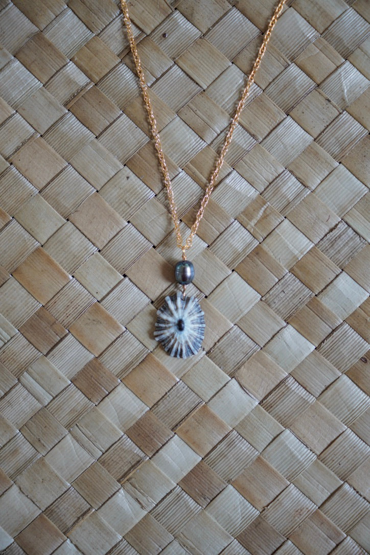 Simple `Opihi `awa and Pearl Necklace