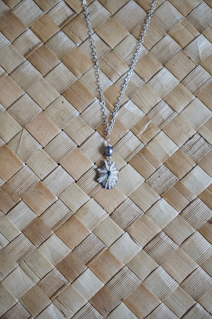 Simple `Opihi `awa and Pearl Necklace