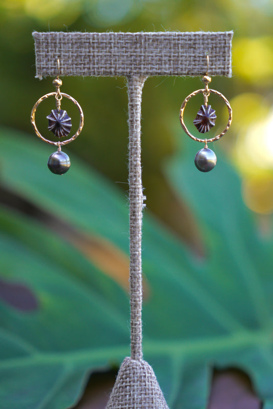 'Opihi 'awa and Tahitian Pearl Earrings