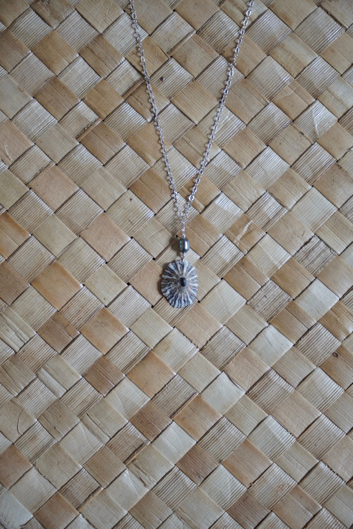Simple `Opihi `awa and Pearl Necklace