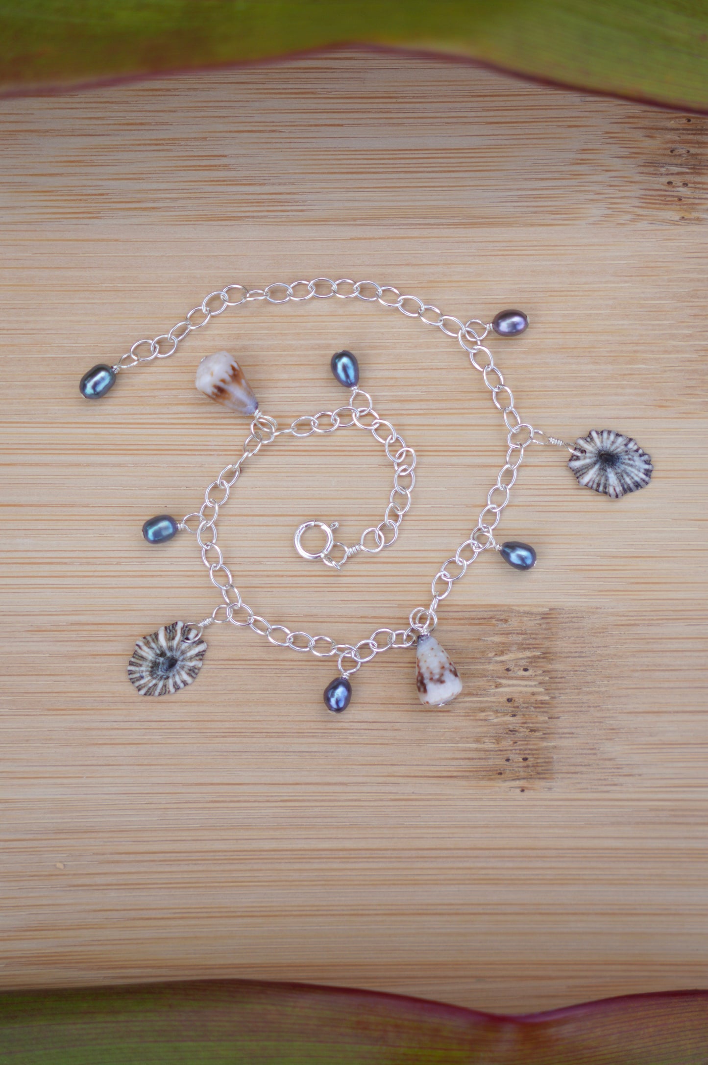'Opihi 'awa and Shell Charm Bracelet