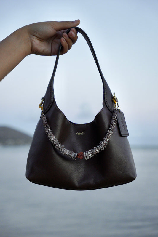 Holoholo `Opihi `awa Bag Lei