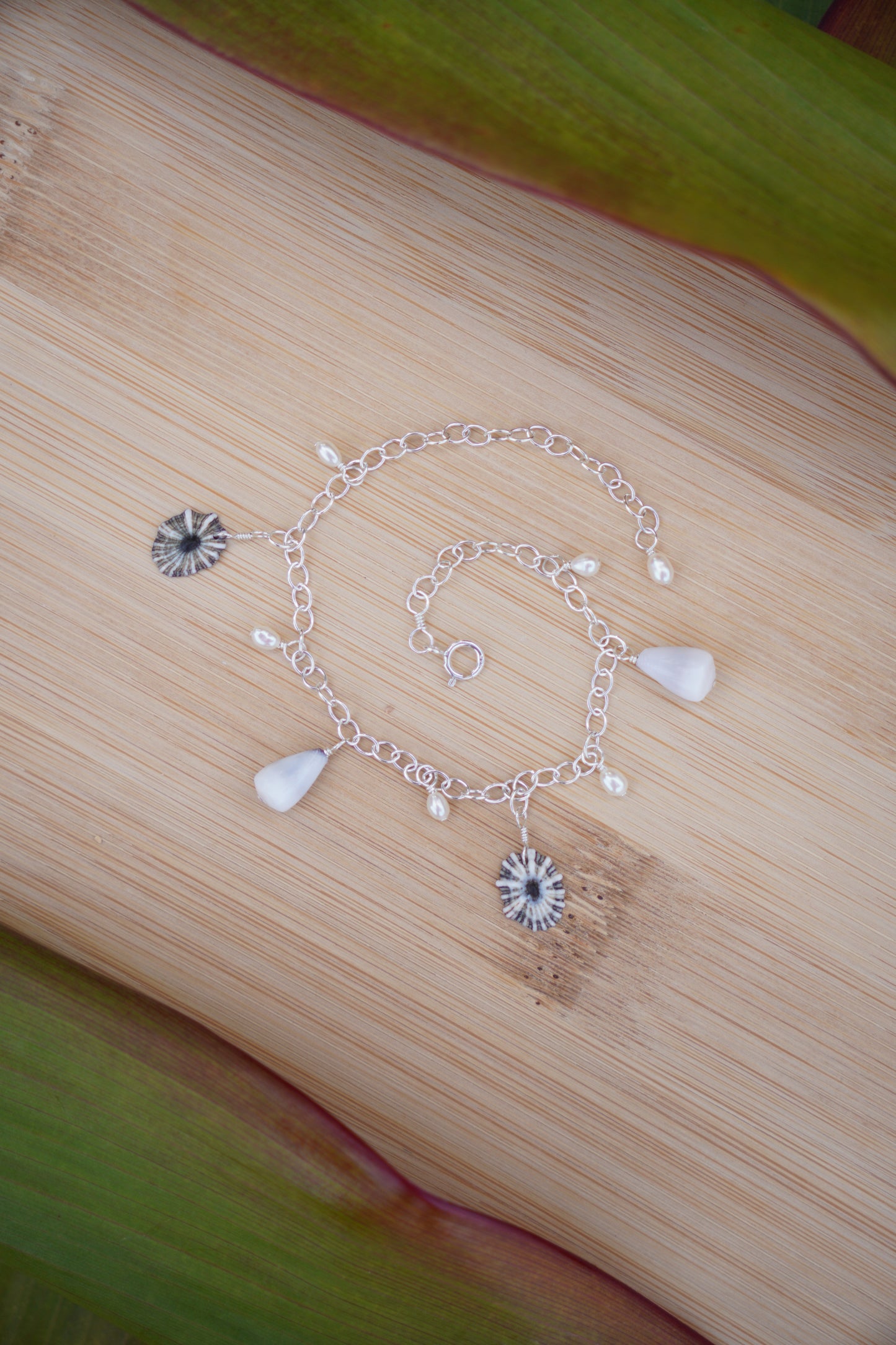 'Opihi 'awa and Shell Charm Bracelet