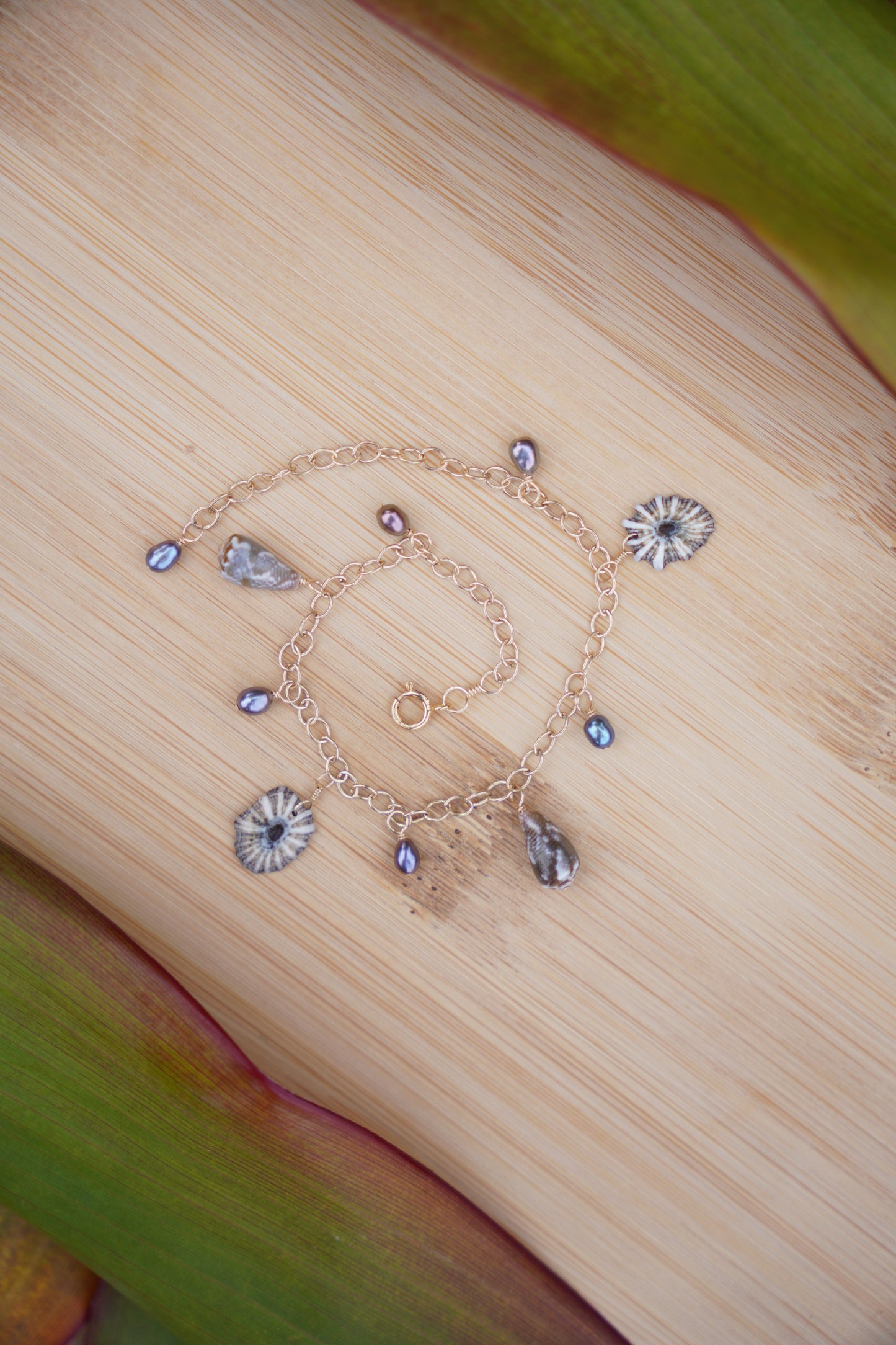 'Opihi 'awa and Shell Charm Bracelet