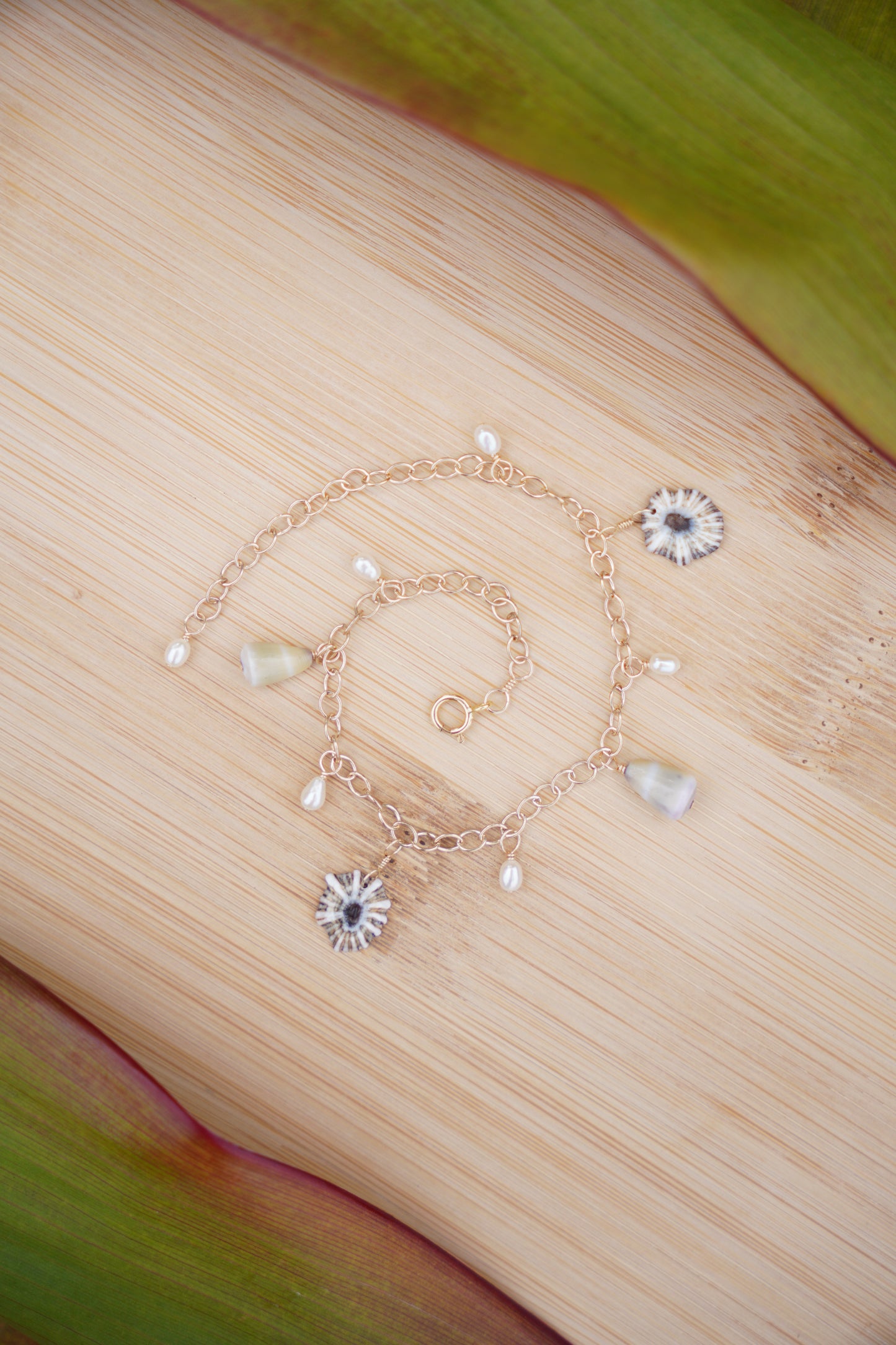 'Opihi 'awa and Shell Charm Bracelet
