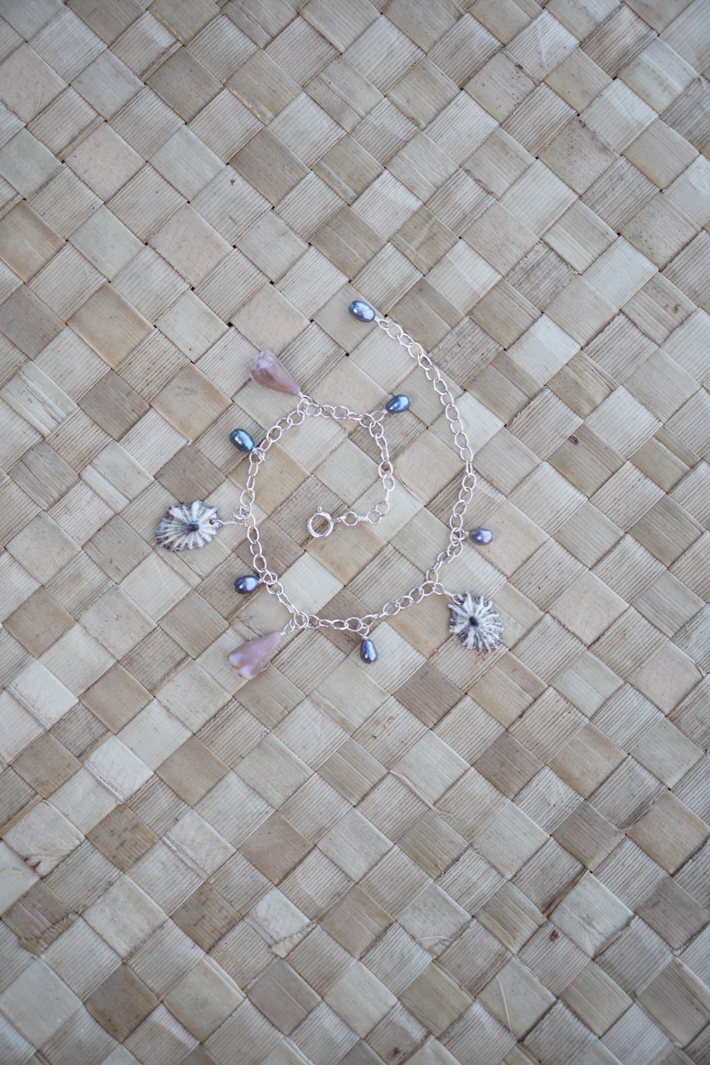 'Opihi 'awa and Shell Charm Bracelet