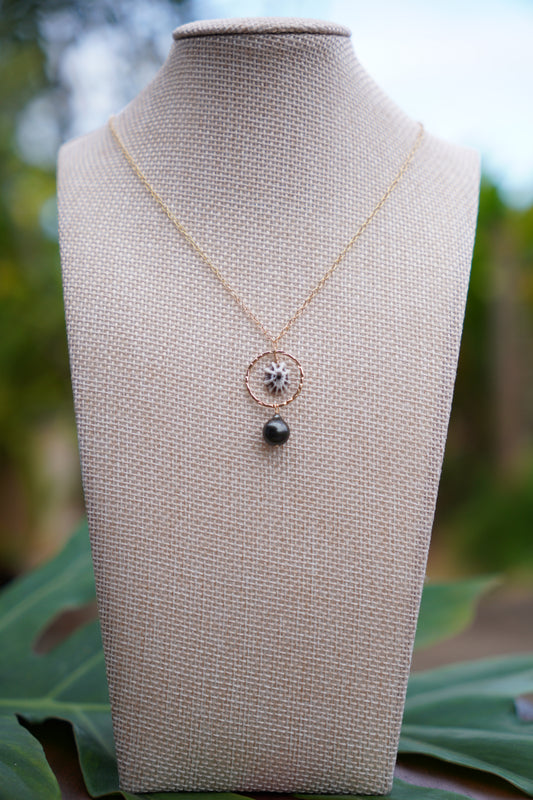 'Opihi 'awa and Tahitian Pearl Necklace